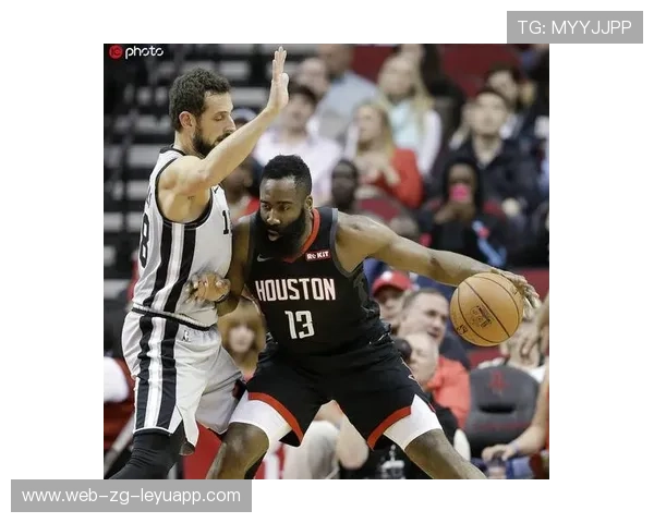 NBA后卫转身急停跳投：终结比赛的完美瞬间